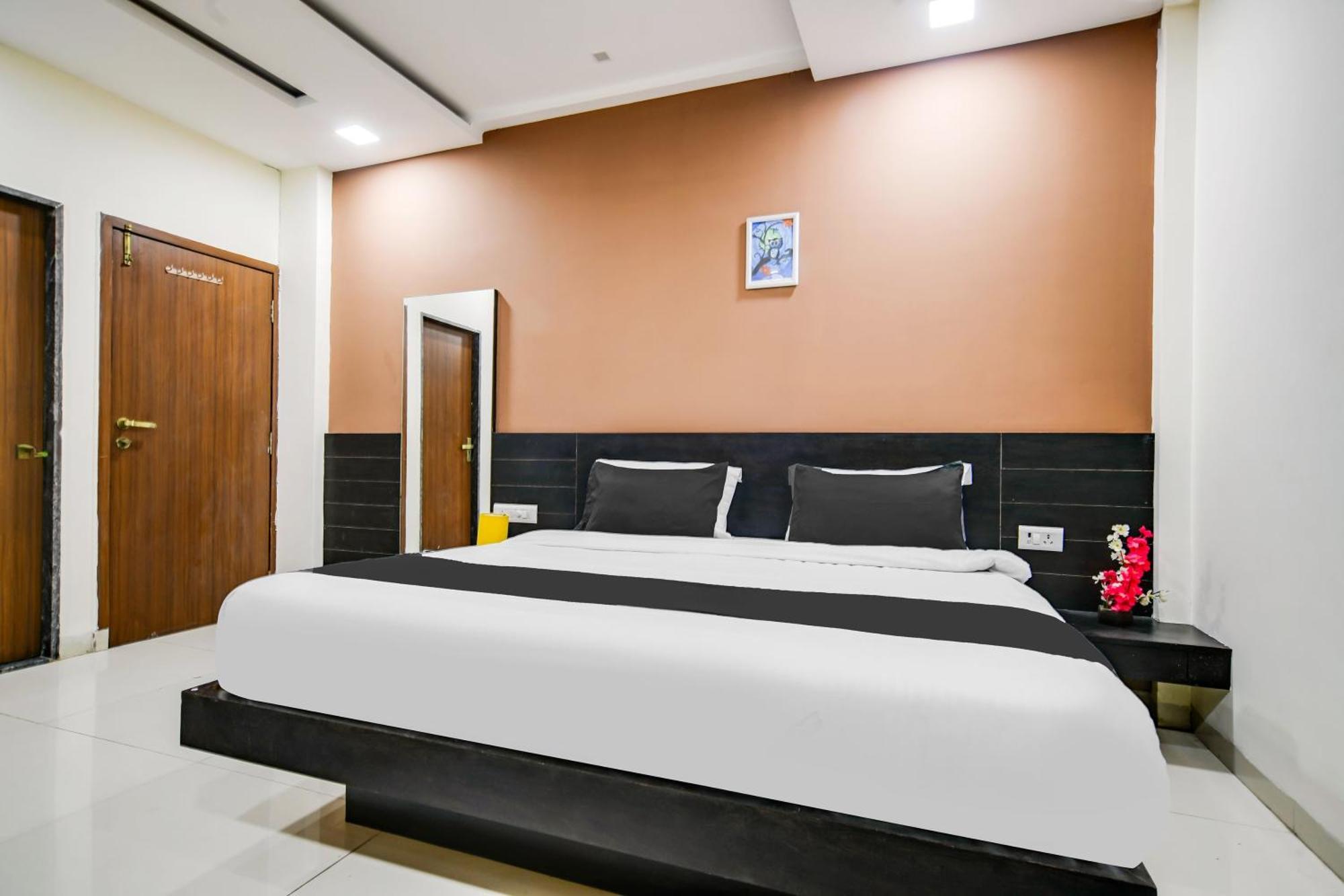 Super Collection O Indore Near Omax City 1 Kanadiya Екстериор снимка